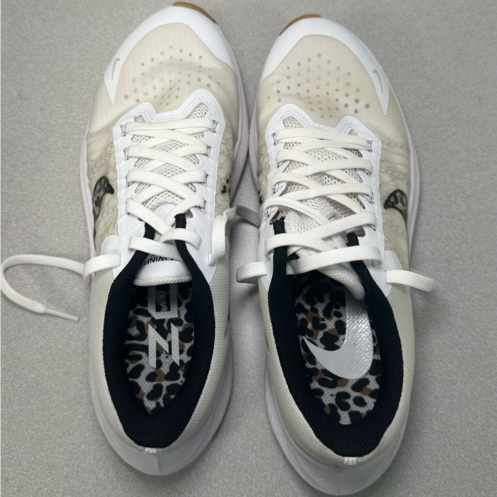 Women’s Nike Winflo 8 Premium size 8